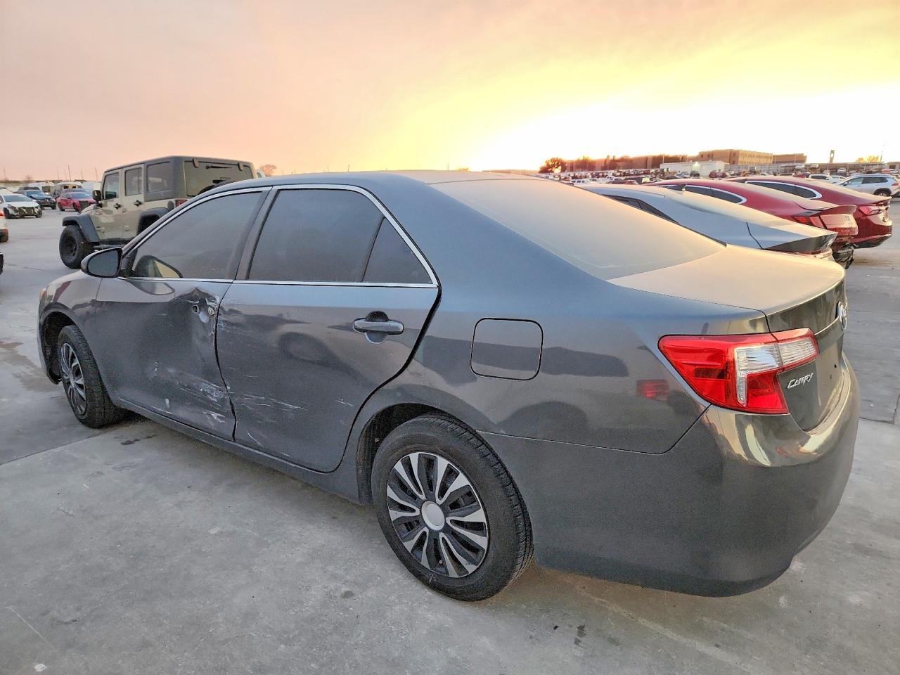 2014 TOYOTA CAMRY