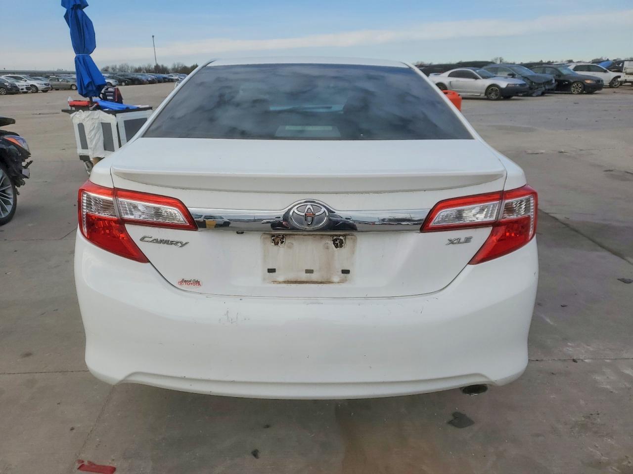 2014 TOYOTA CAMRY