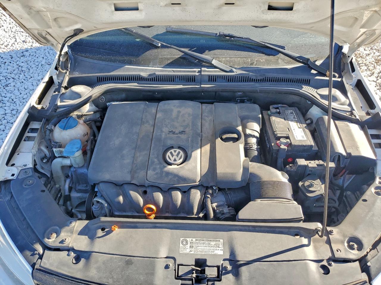 2011 VOLKSWAGEN JETTA