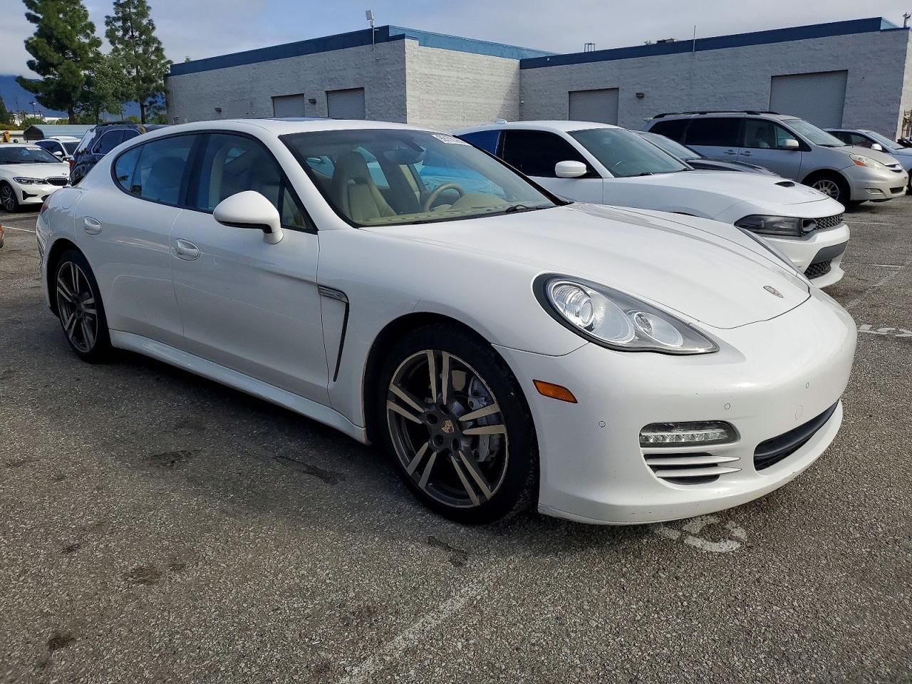 2011 PORSCHE Panamera