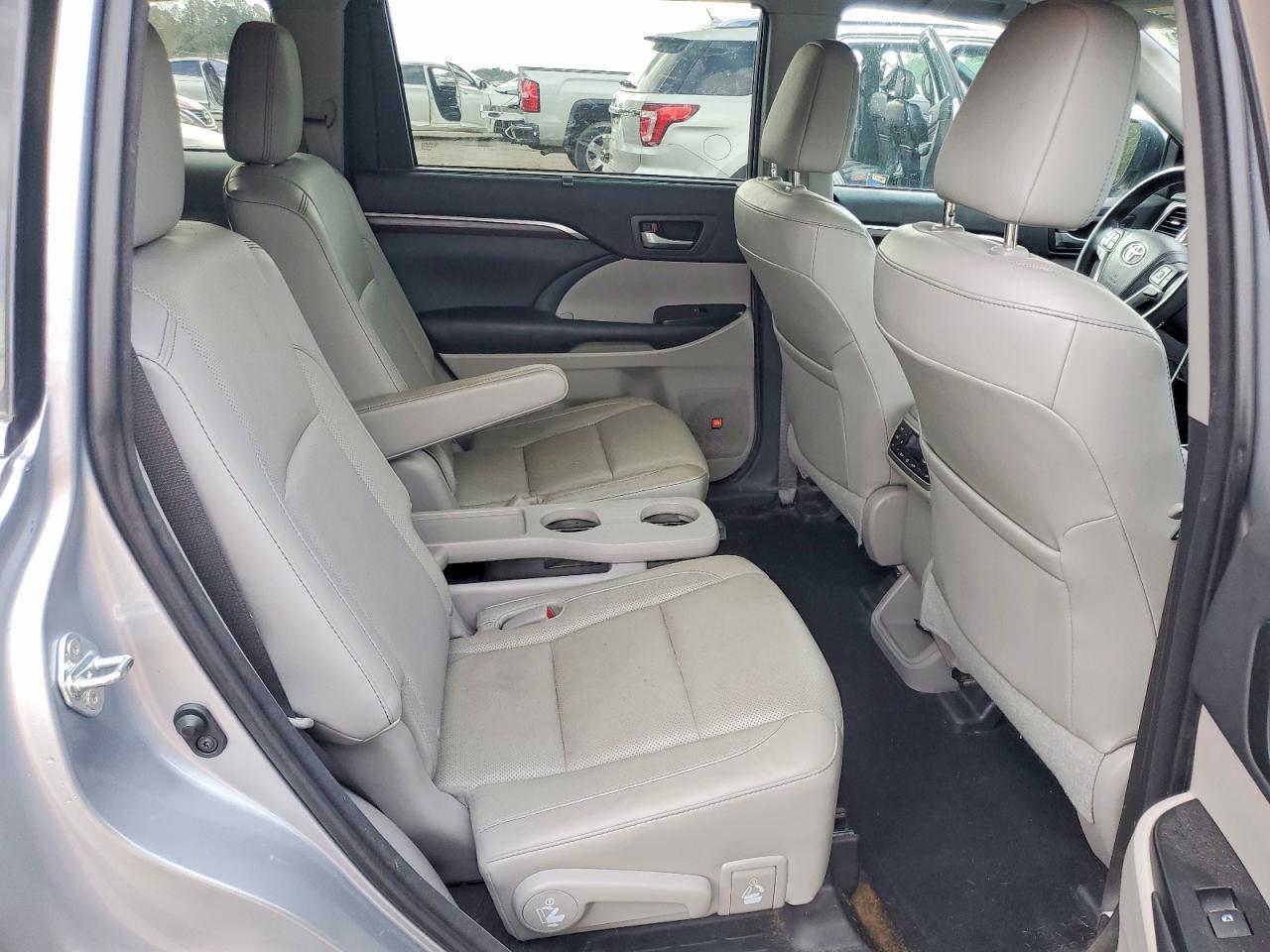 2016 TOYOTA HIGHLANDER