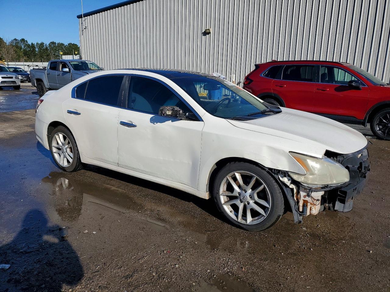 2010 NISSAN Maxima