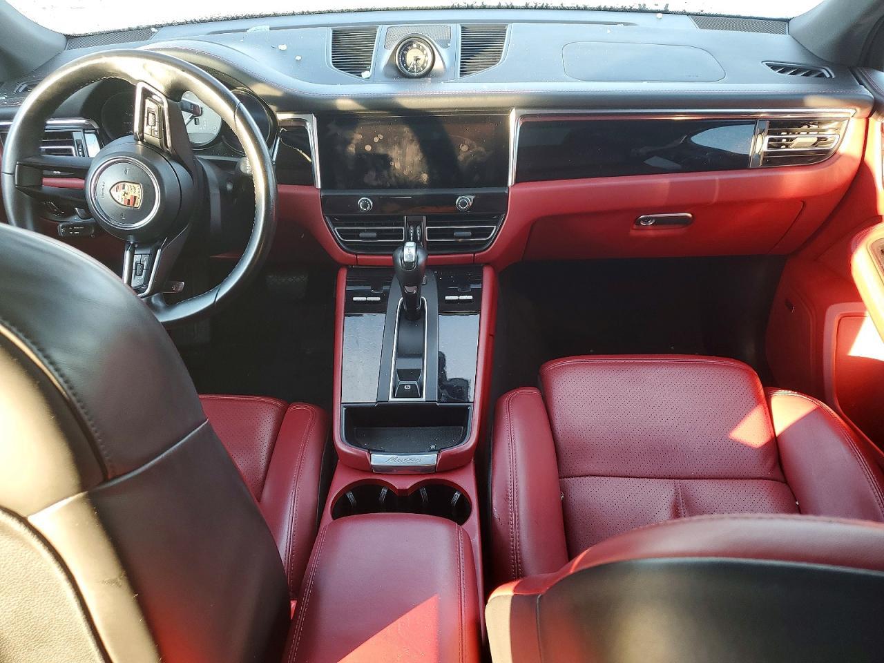 2022 PORSCHE Macan