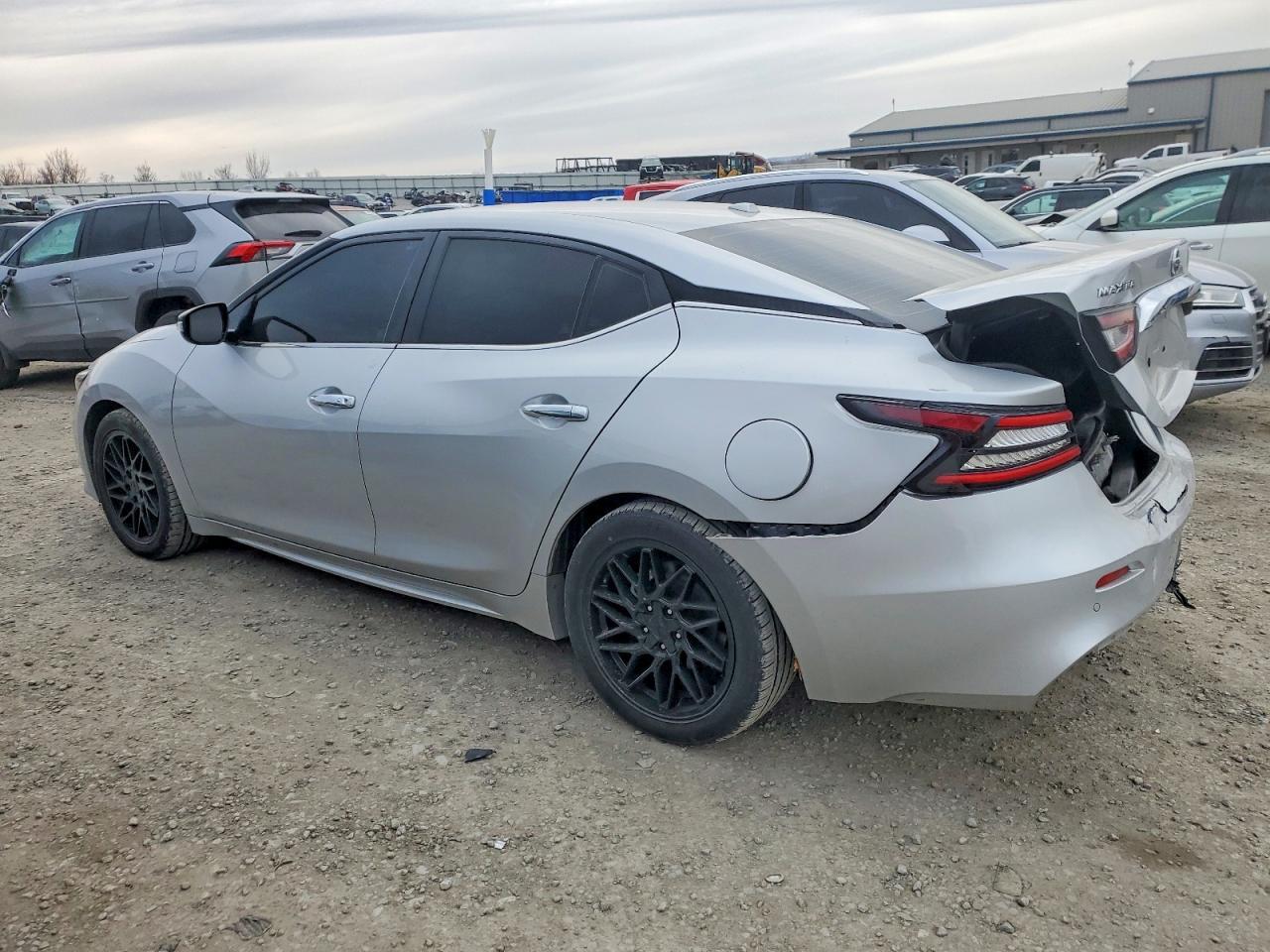 2022 NISSAN Maxima