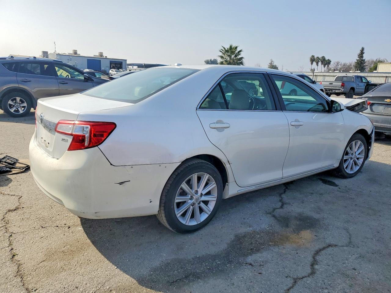 2014 TOYOTA CAMRY