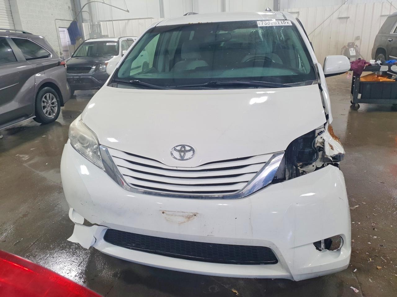 2015 TOYOTA SIENNA