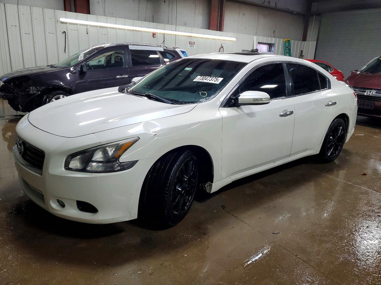 2014 NISSAN Maxima