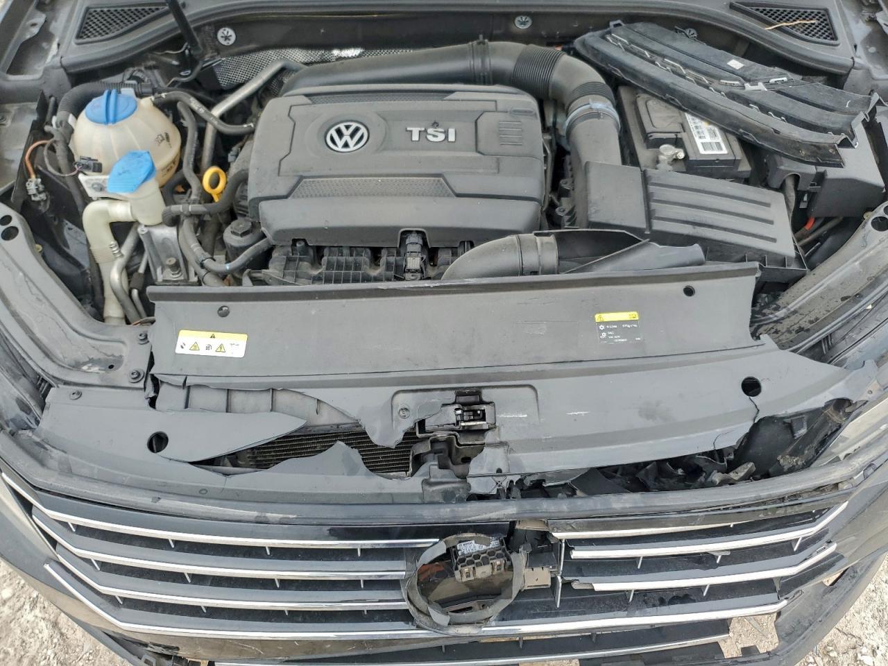 2016 VOLKSWAGEN Passat
