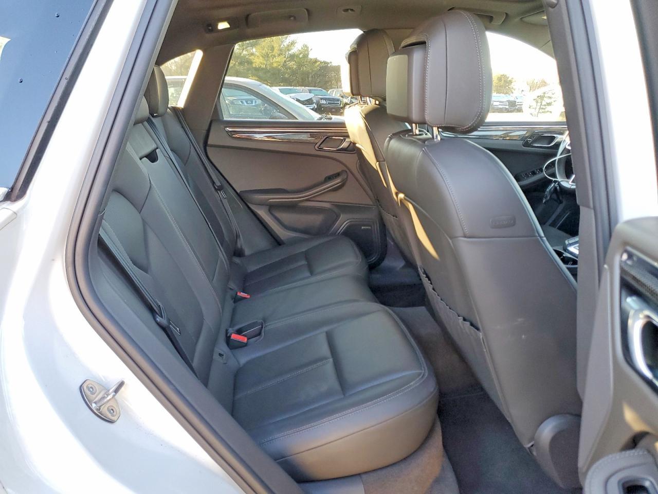 2015 PORSCHE Macan