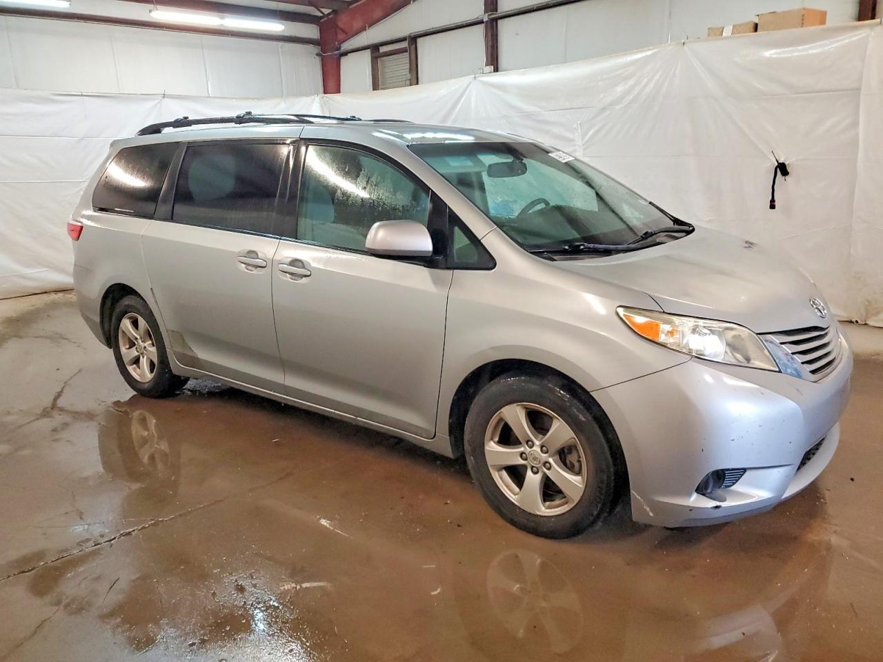 2016 TOYOTA SIENNA