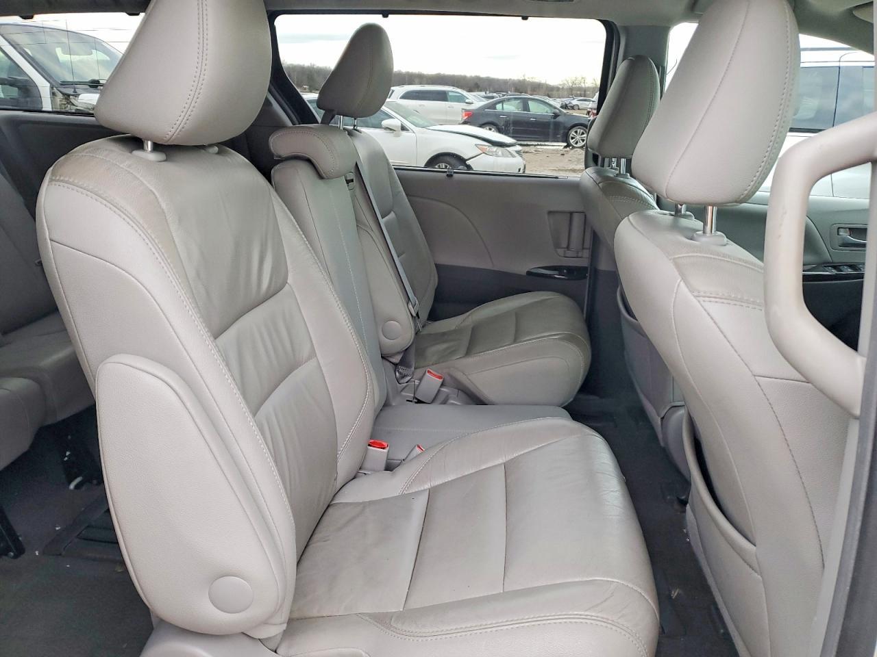 2015 TOYOTA SIENNA