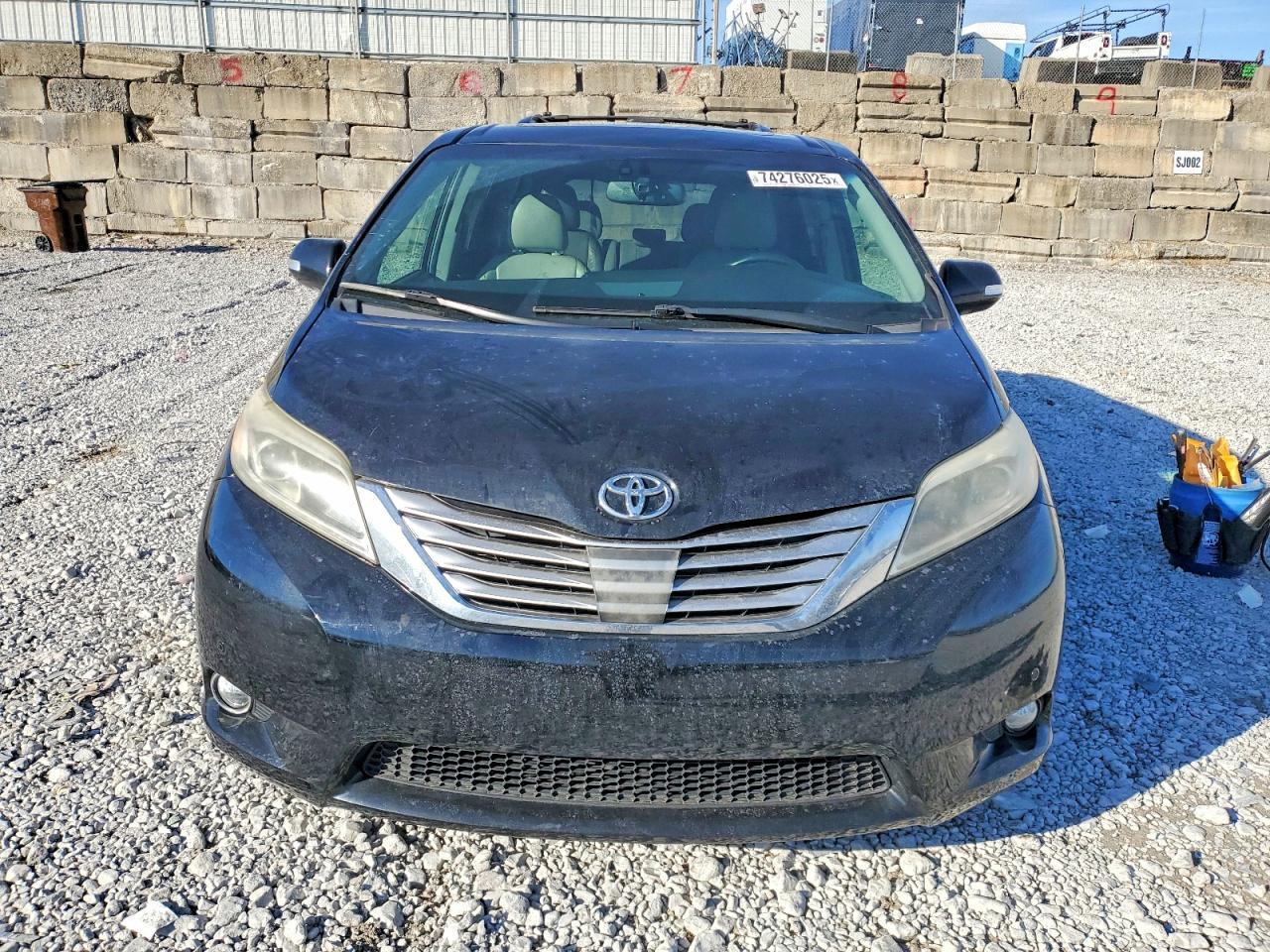 2016 TOYOTA SIENNA