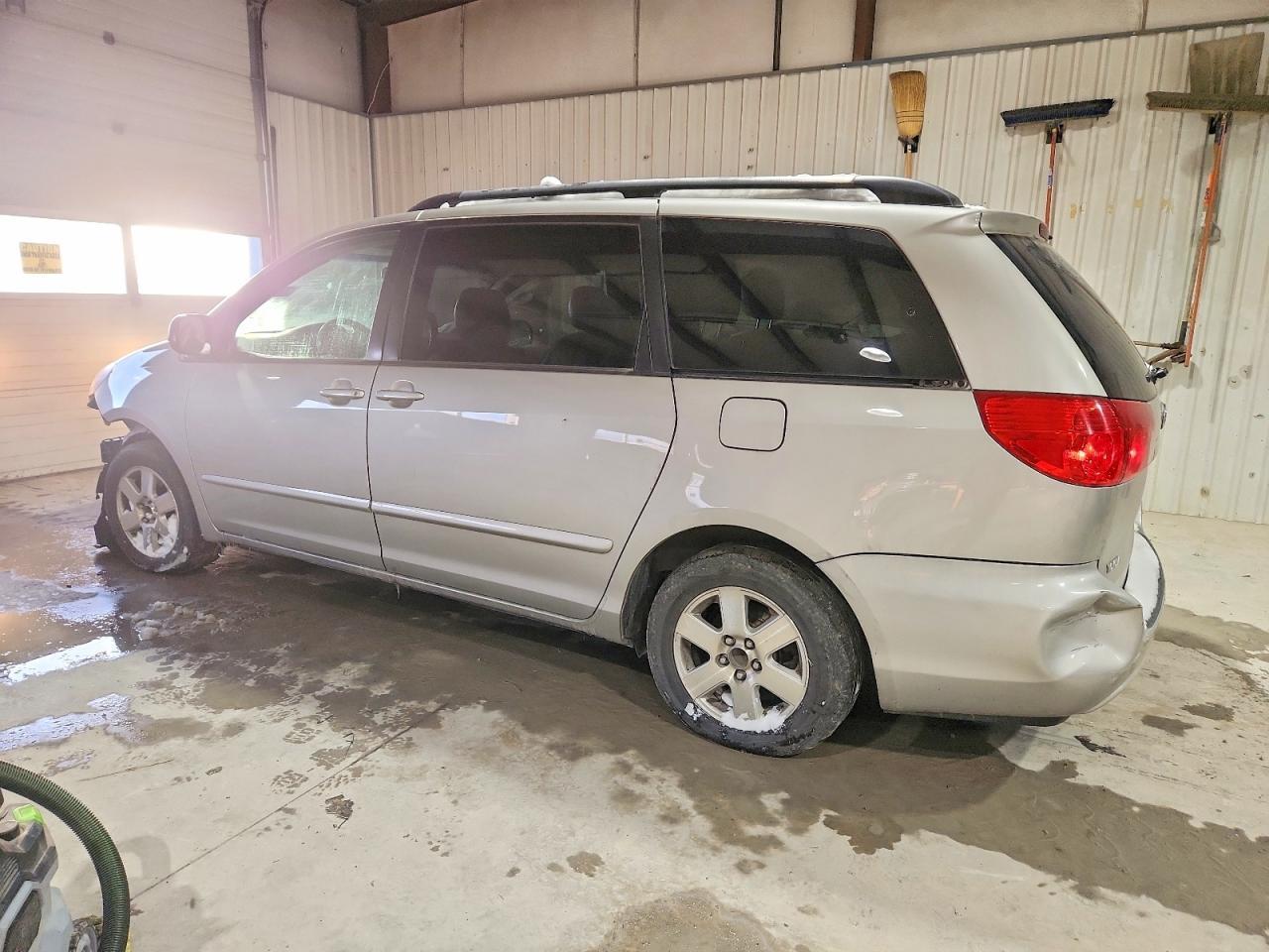 2009 TOYOTA SIENNA