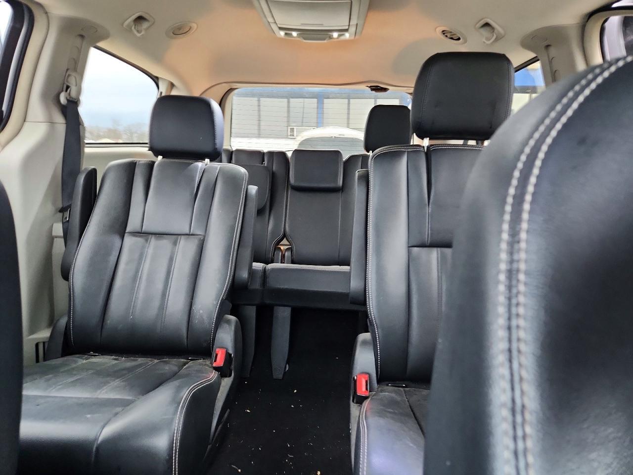 2016 CHRYSLER Town & Country