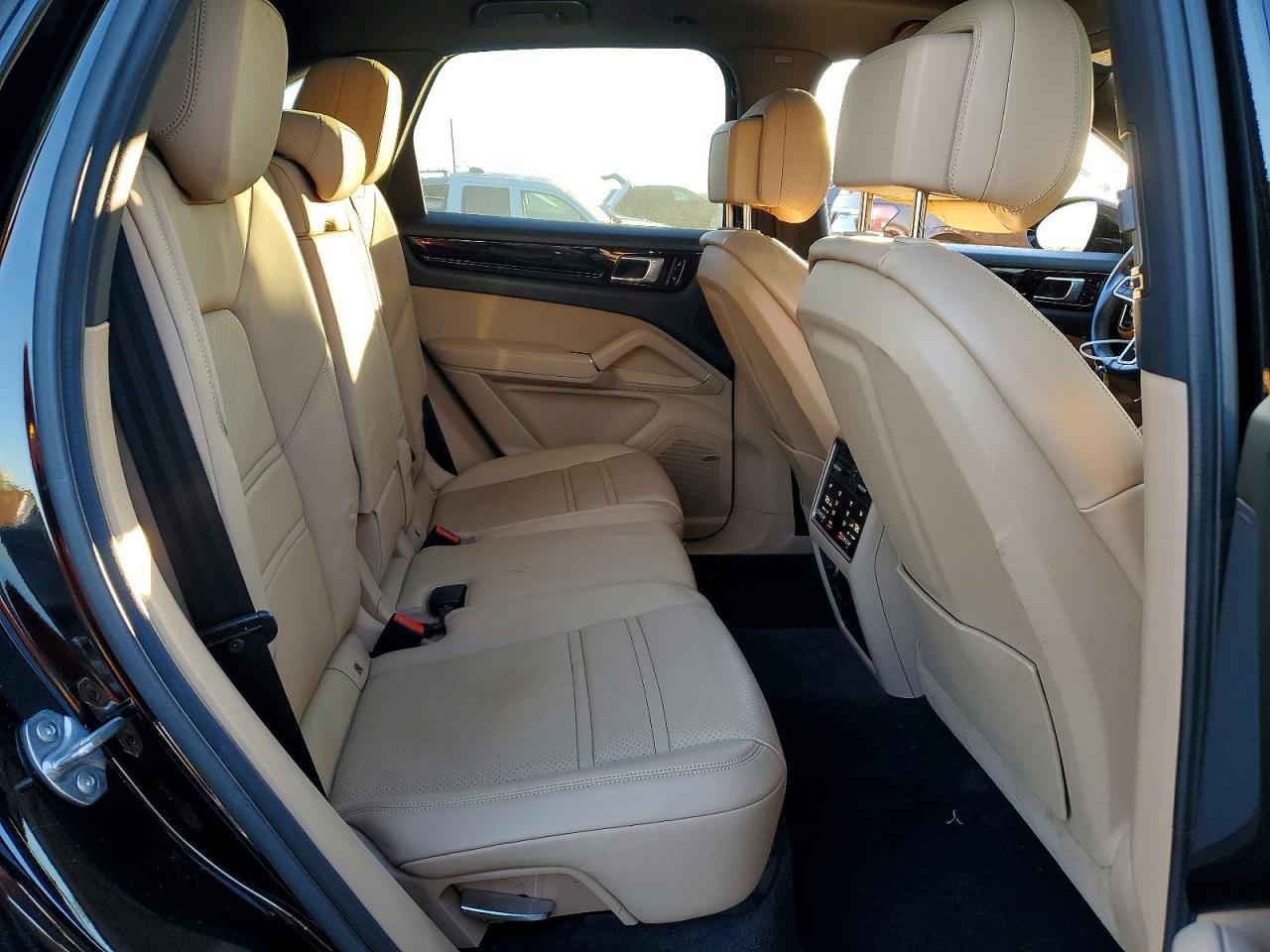2021 PORSCHE CAYENNE