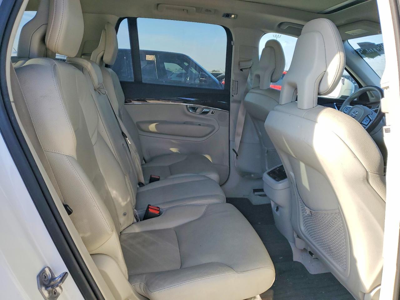 2016 VOLVO XC90
