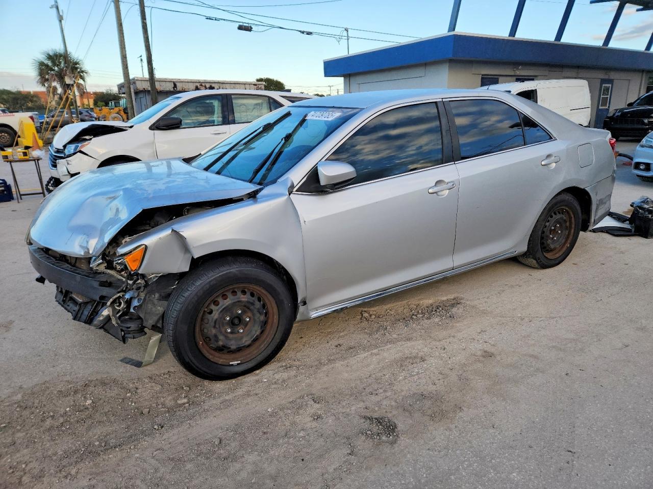 2014 TOYOTA CAMRY