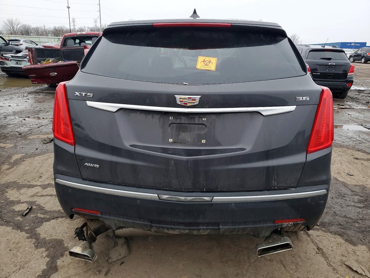 2017 CADILLAC XT5
