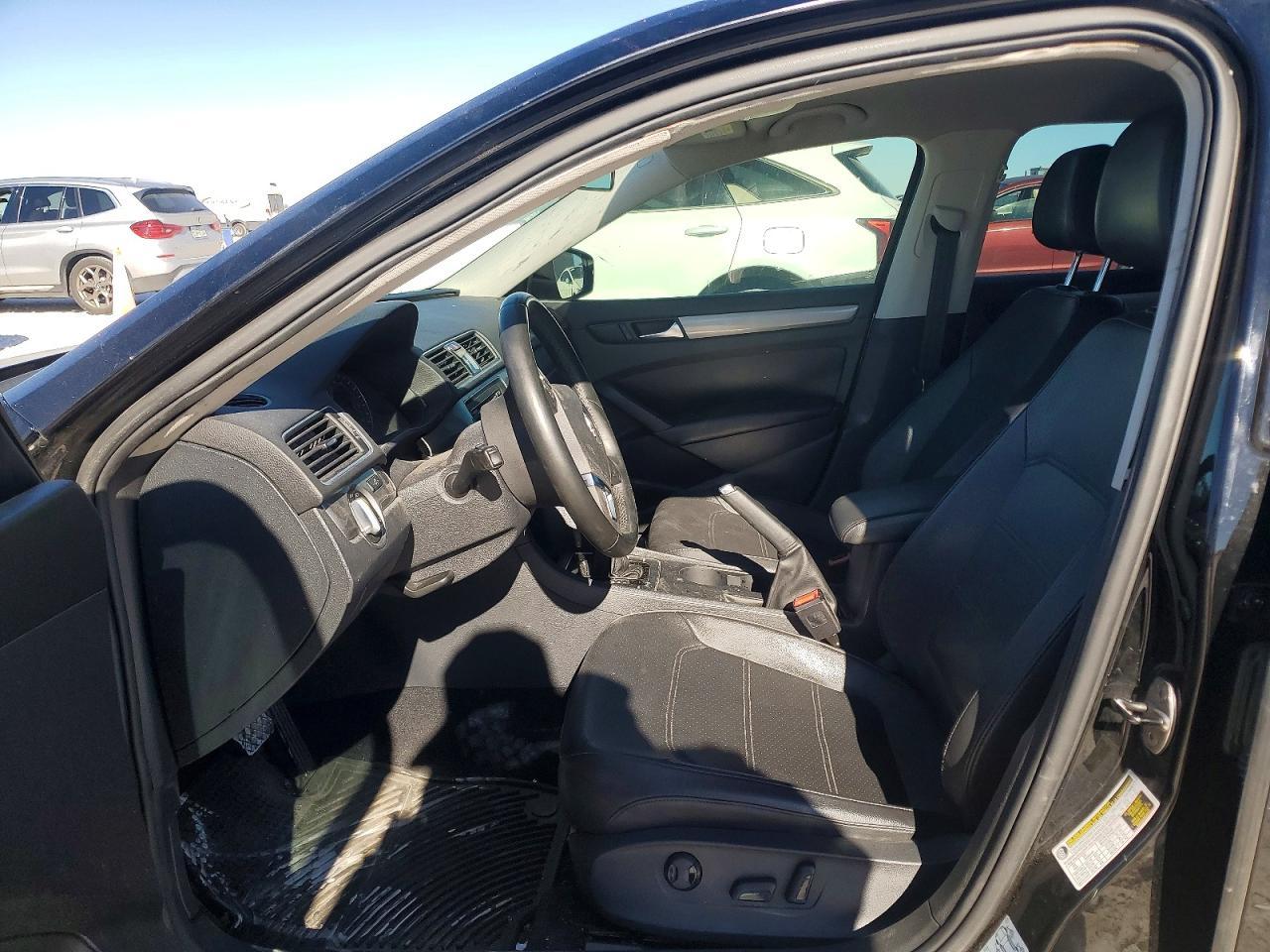 2014 VOLKSWAGEN Passat