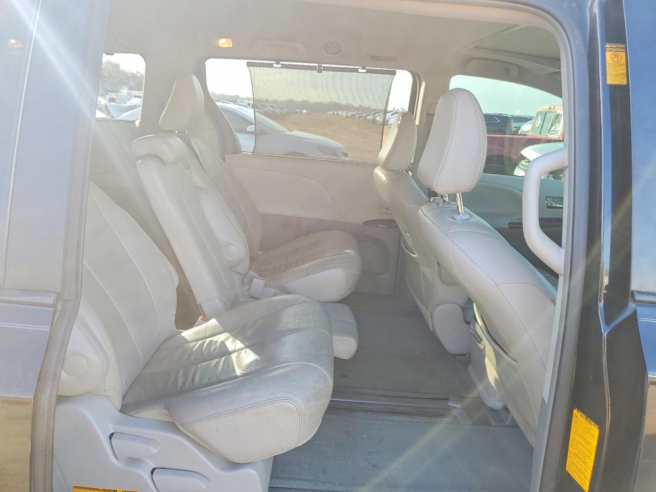 2013 TOYOTA SIENNA