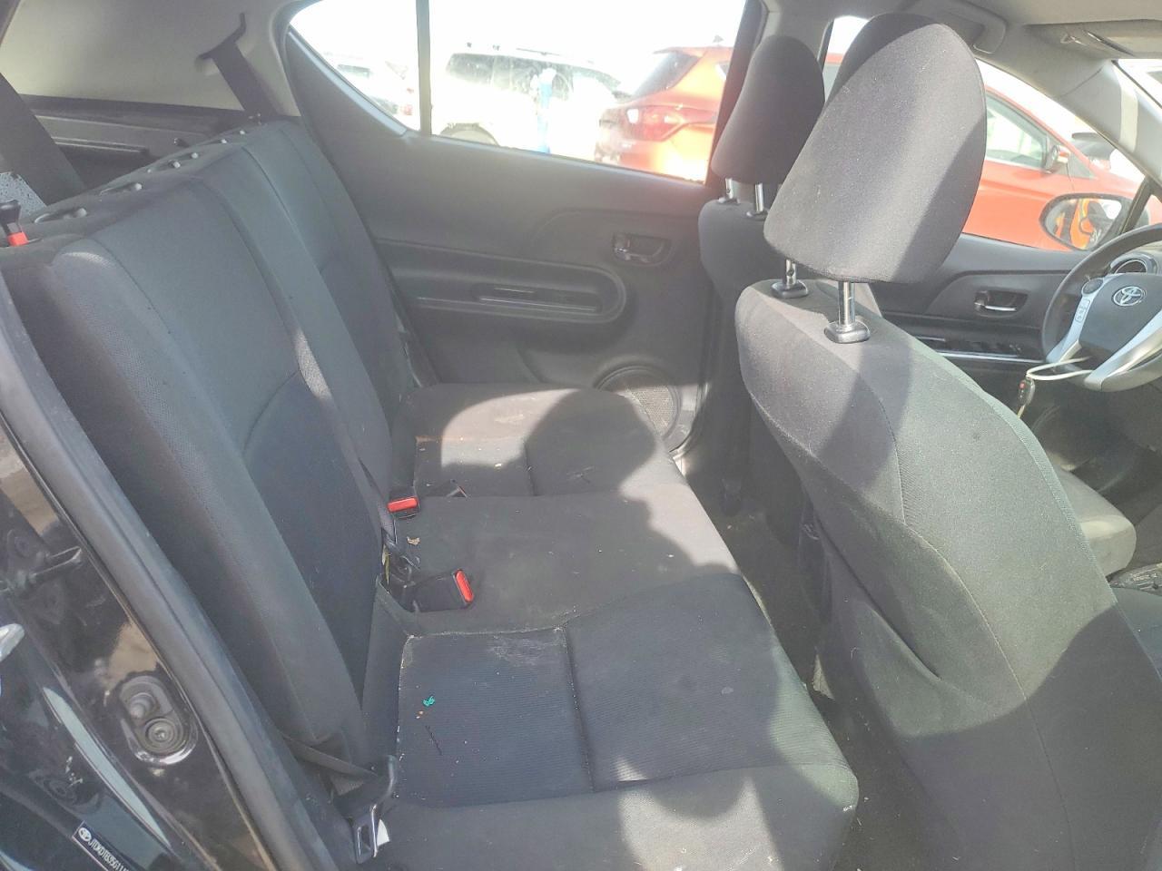 2016 TOYOTA Prius c