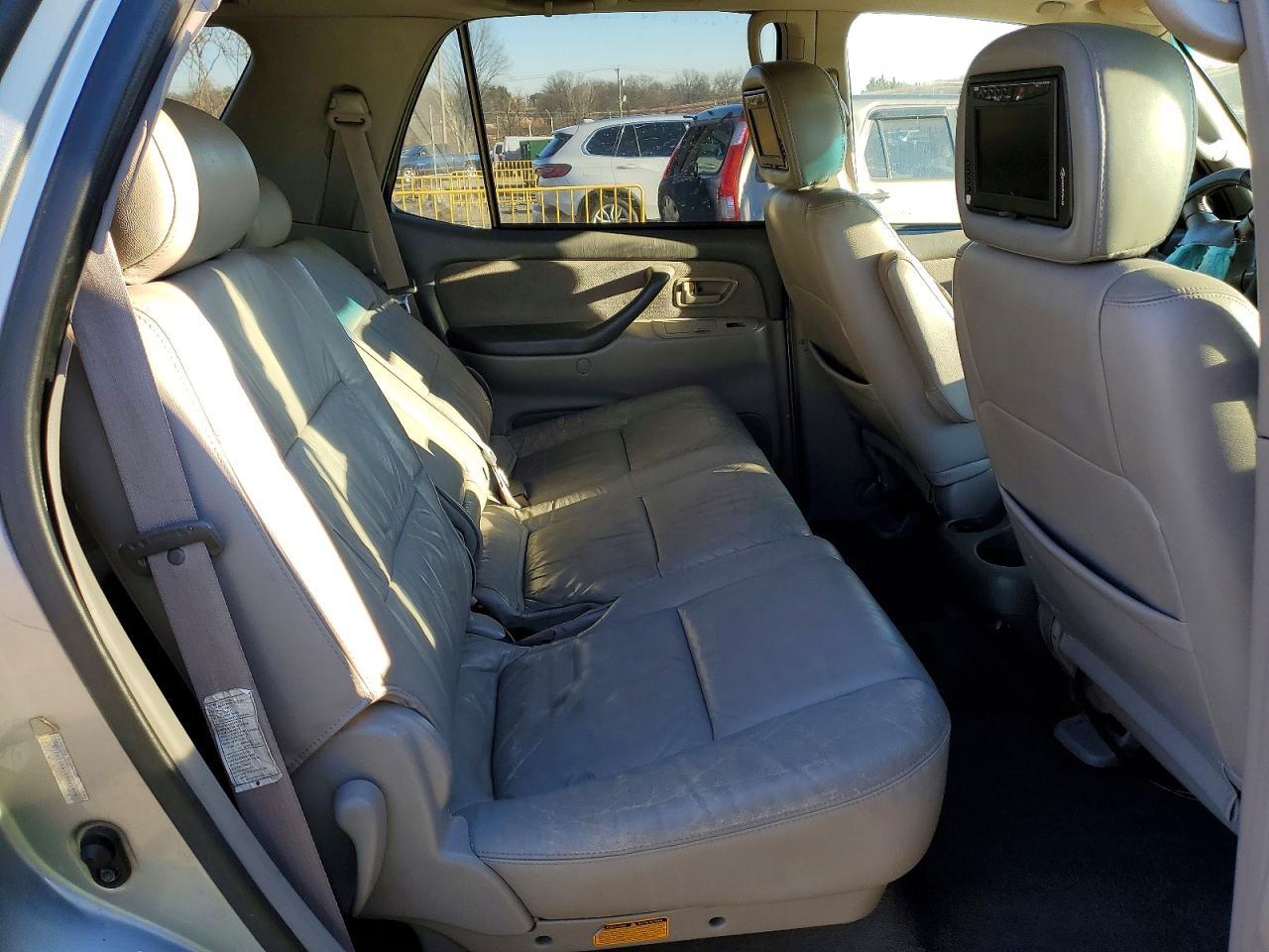 2002 TOYOTA Sequoia