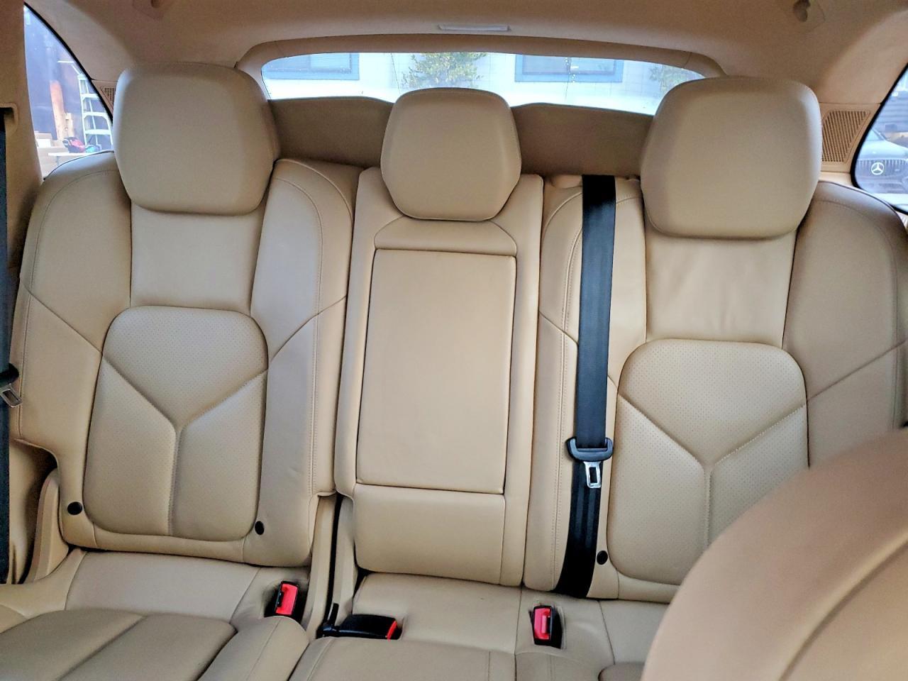 2011 PORSCHE CAYENNE