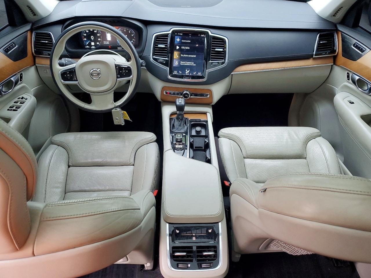 2019 VOLVO XC90