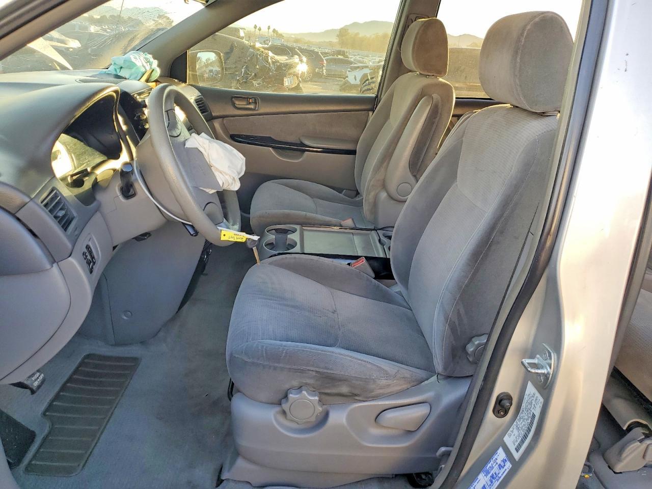 2004 TOYOTA SIENNA