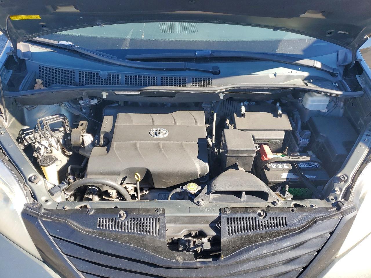 2013 TOYOTA SIENNA