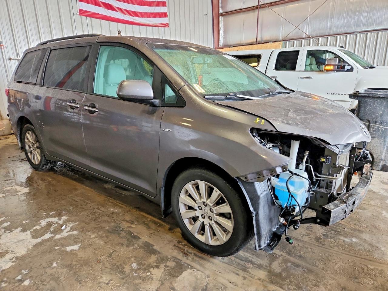 2016 TOYOTA SIENNA