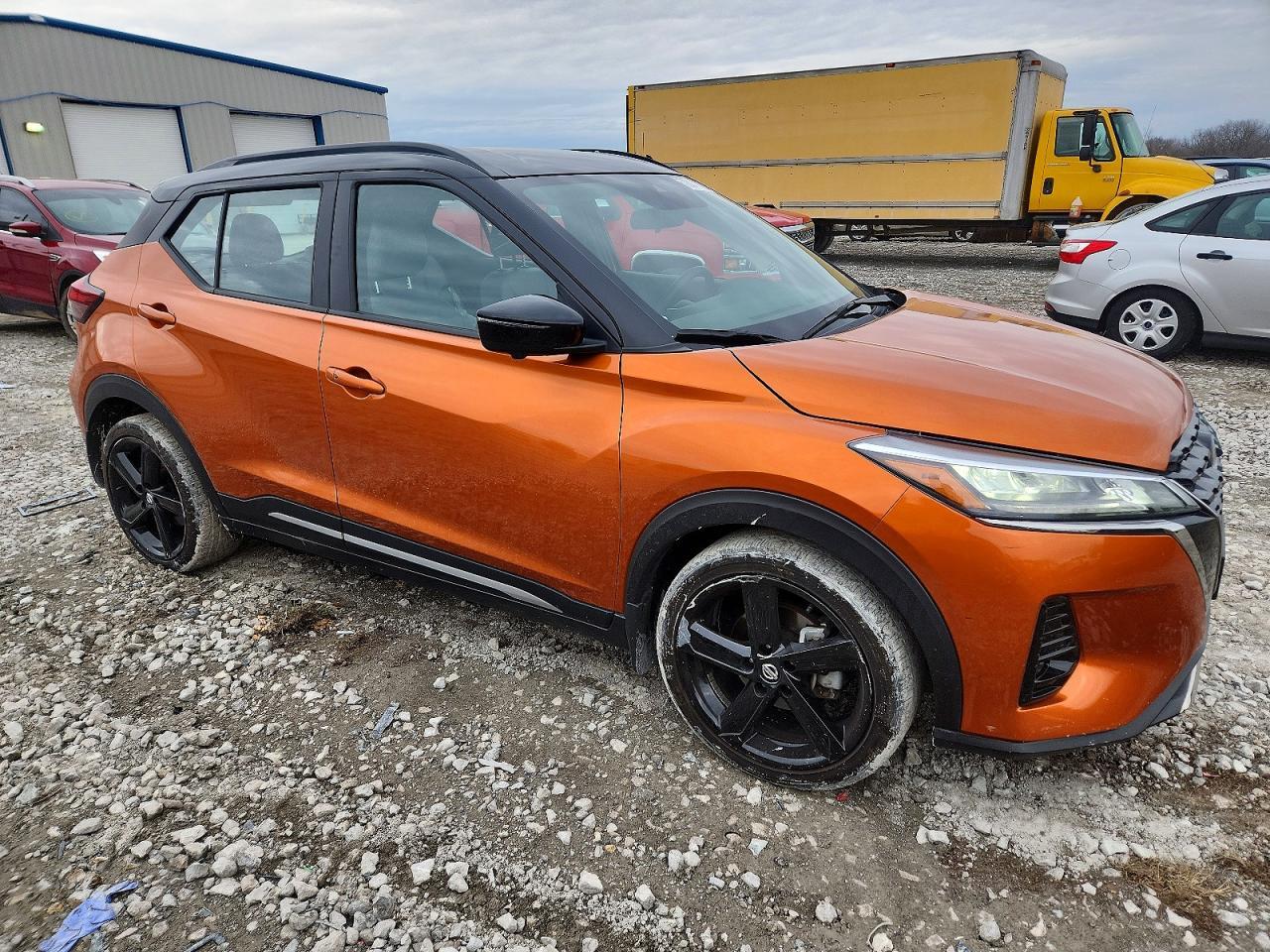 2023 NISSAN KICKS