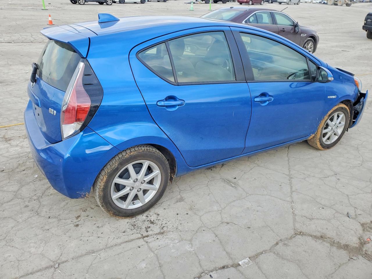2016 TOYOTA Prius c
