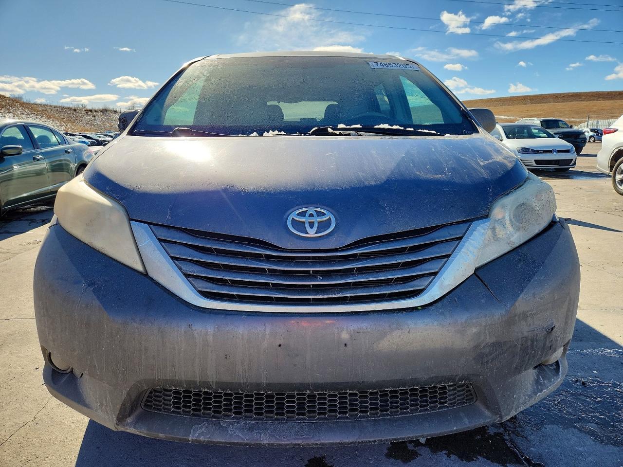 2011 TOYOTA SIENNA
