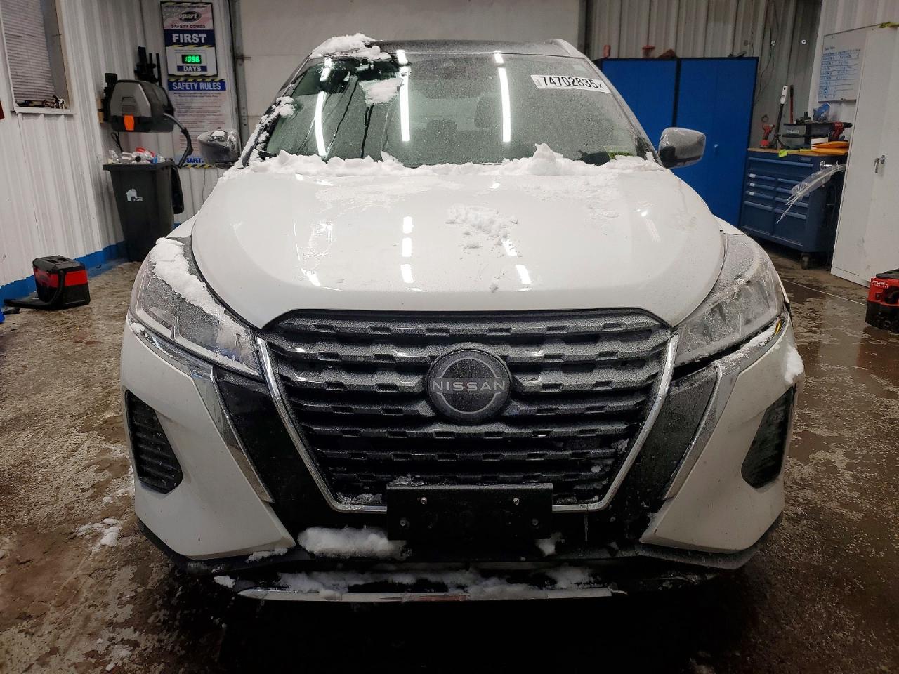 2023 NISSAN KICKS