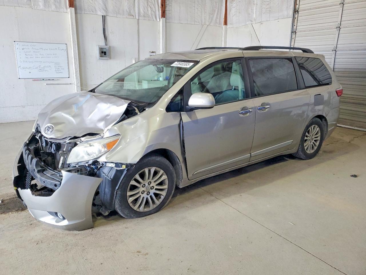 2015 TOYOTA SIENNA