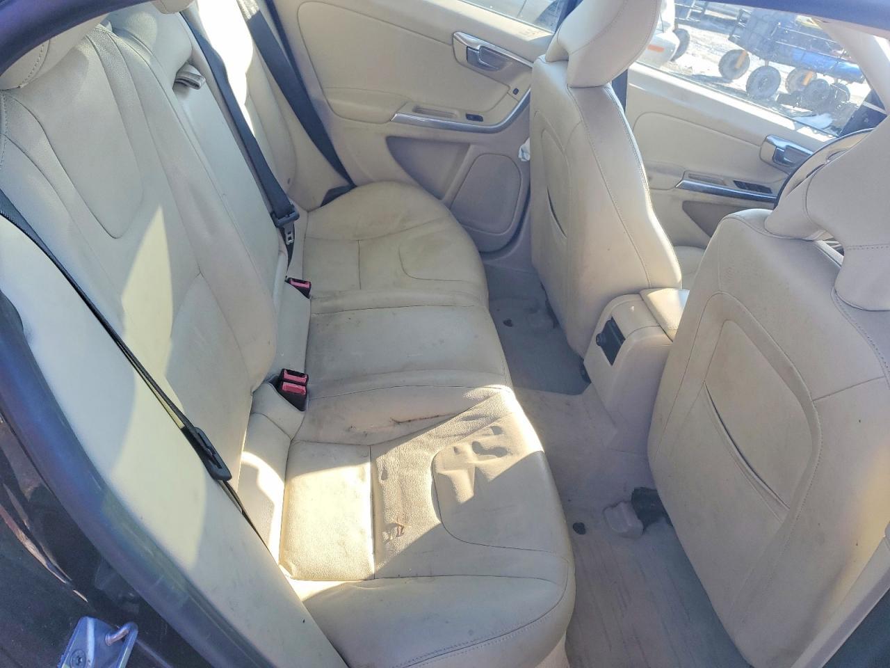 2015 VOLVO S60