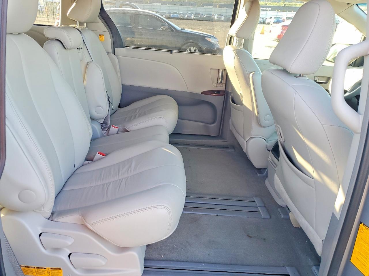 2013 TOYOTA SIENNA