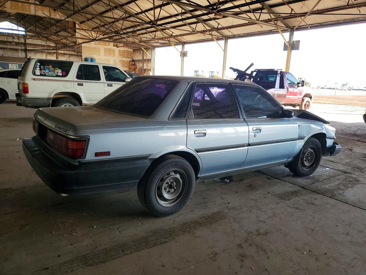1990 TOYOTA CAMRY