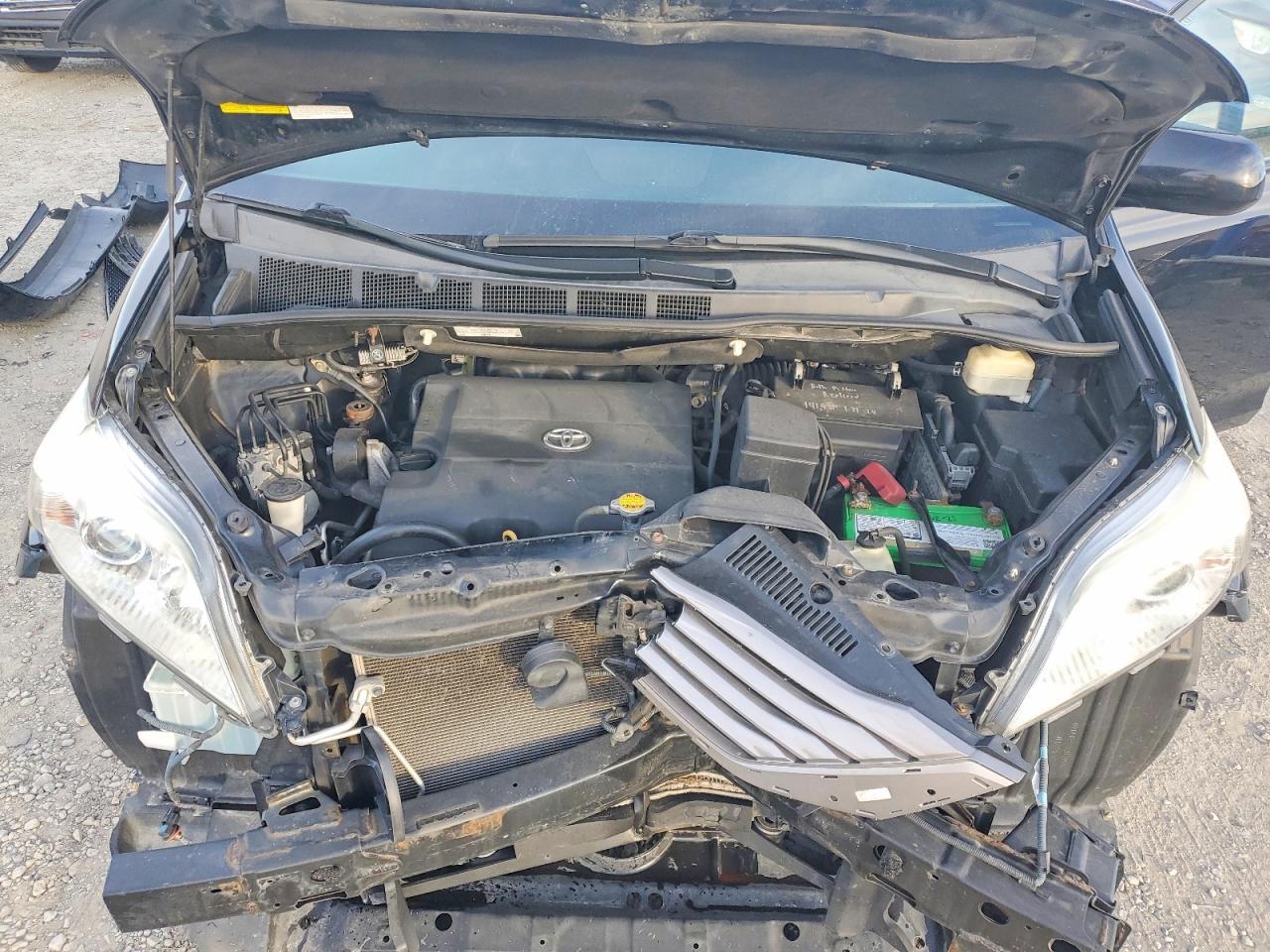 2016 TOYOTA SIENNA