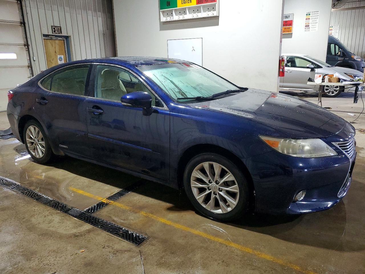 2013 LEXUS ES 300H