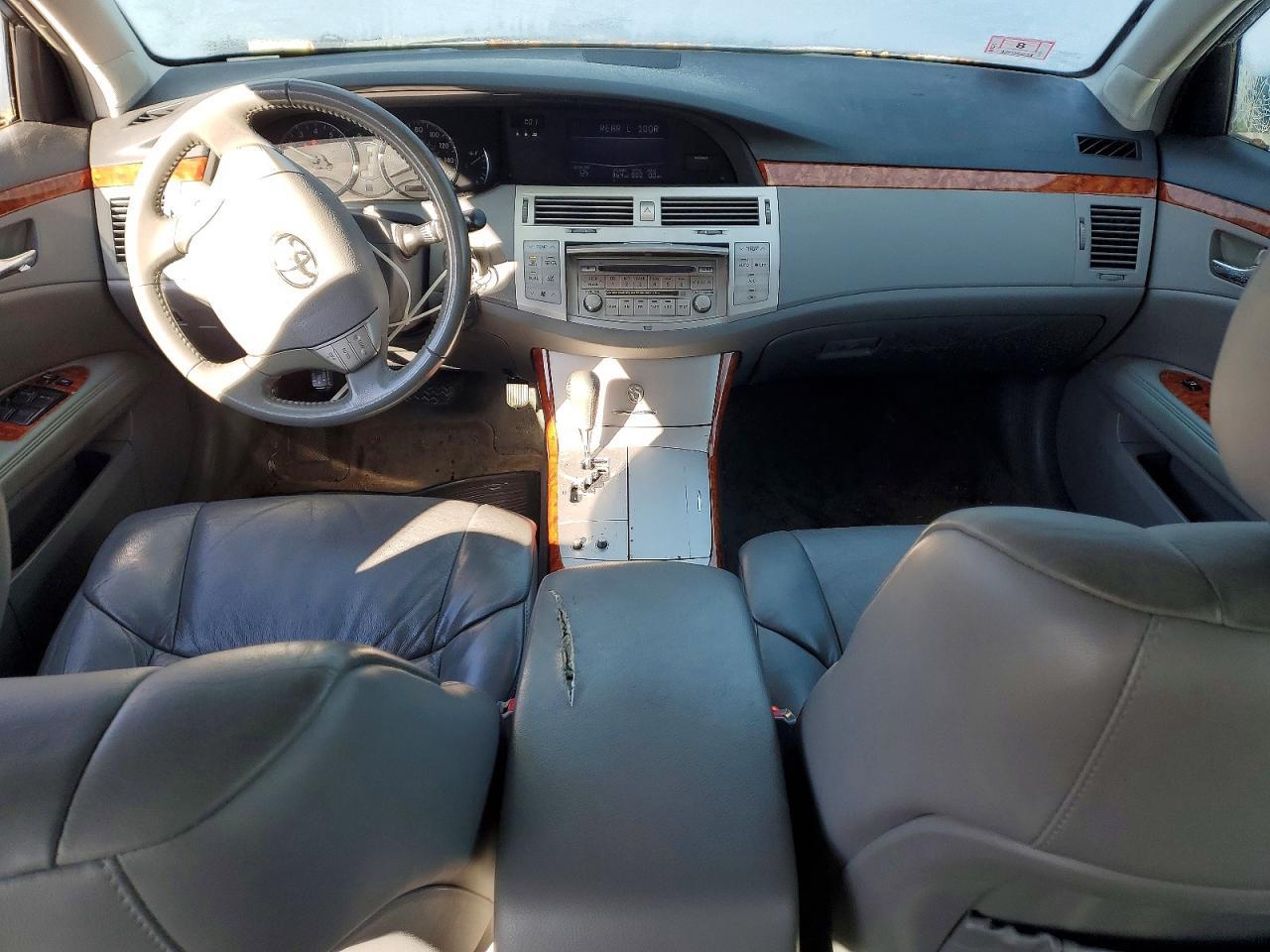 2005 TOYOTA Avalon