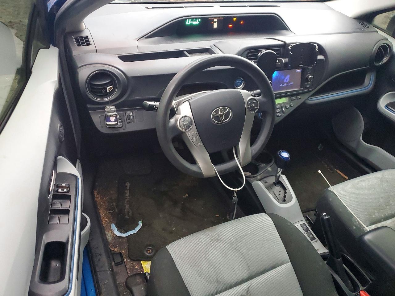 2013 TOYOTA Prius c