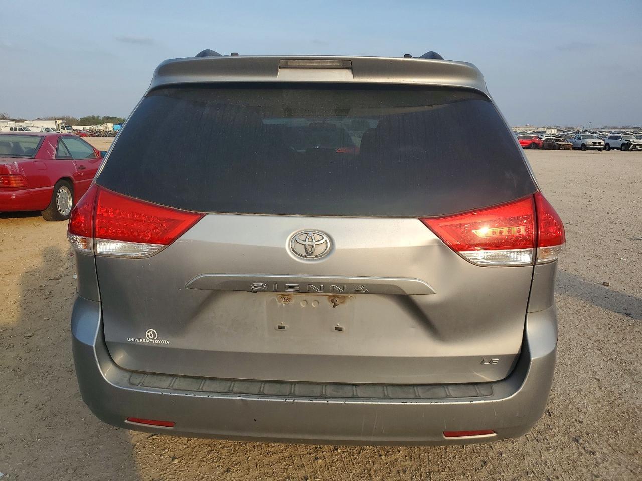2012 TOYOTA SIENNA