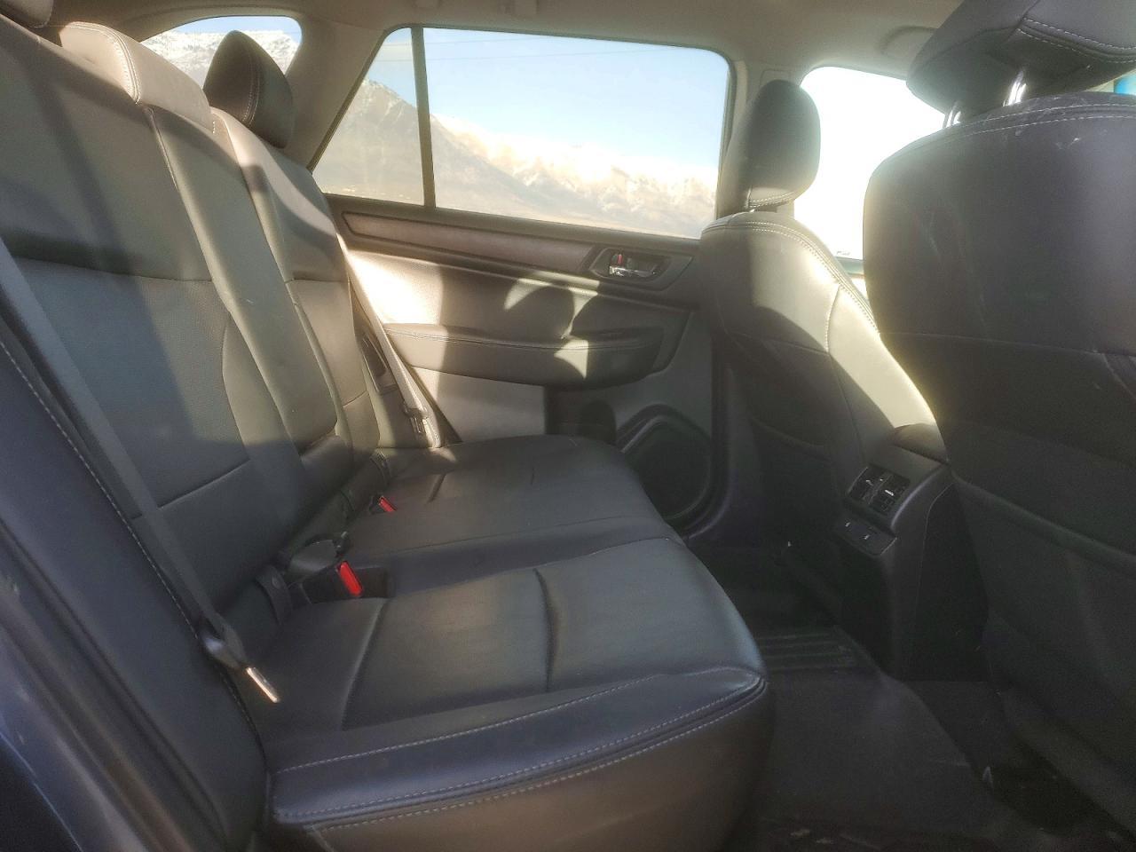 2015 SUBARU Outback