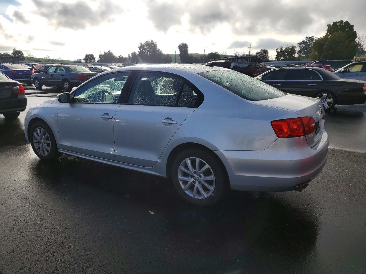 2011 VOLKSWAGEN JETTA