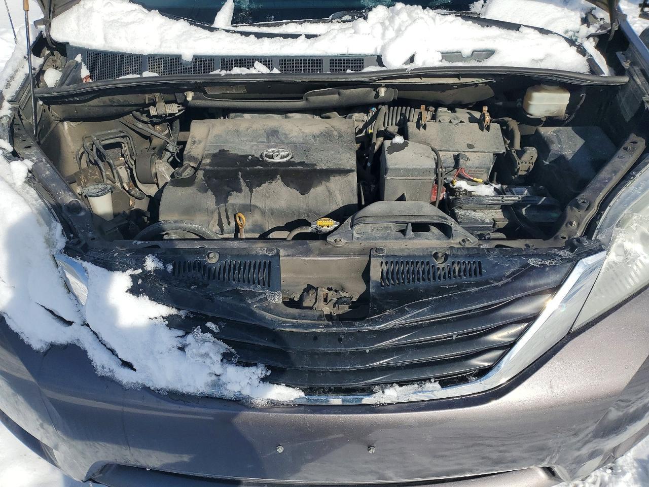 2012 TOYOTA SIENNA