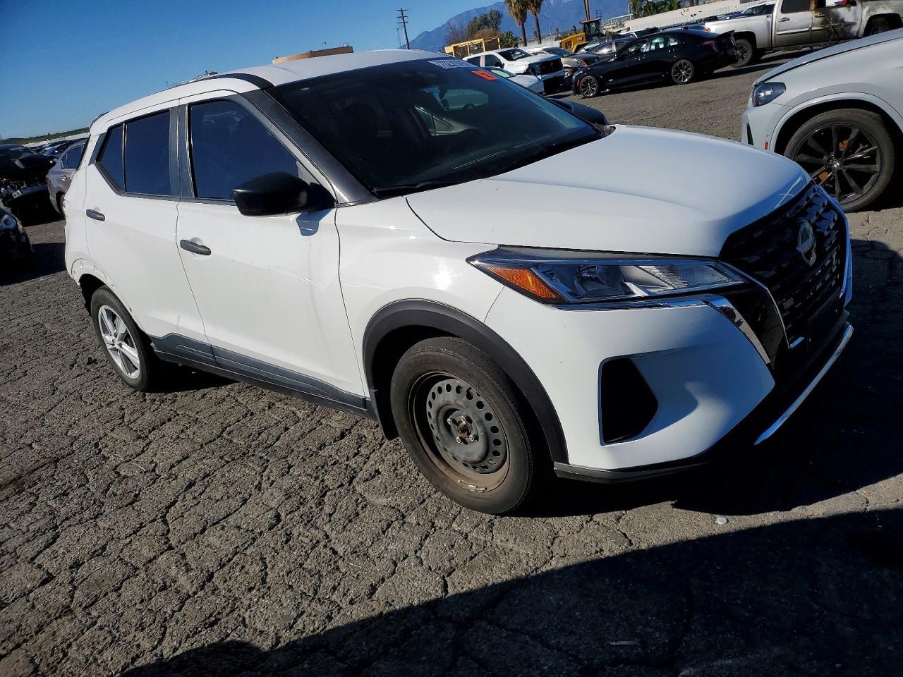 2023 NISSAN KICKS