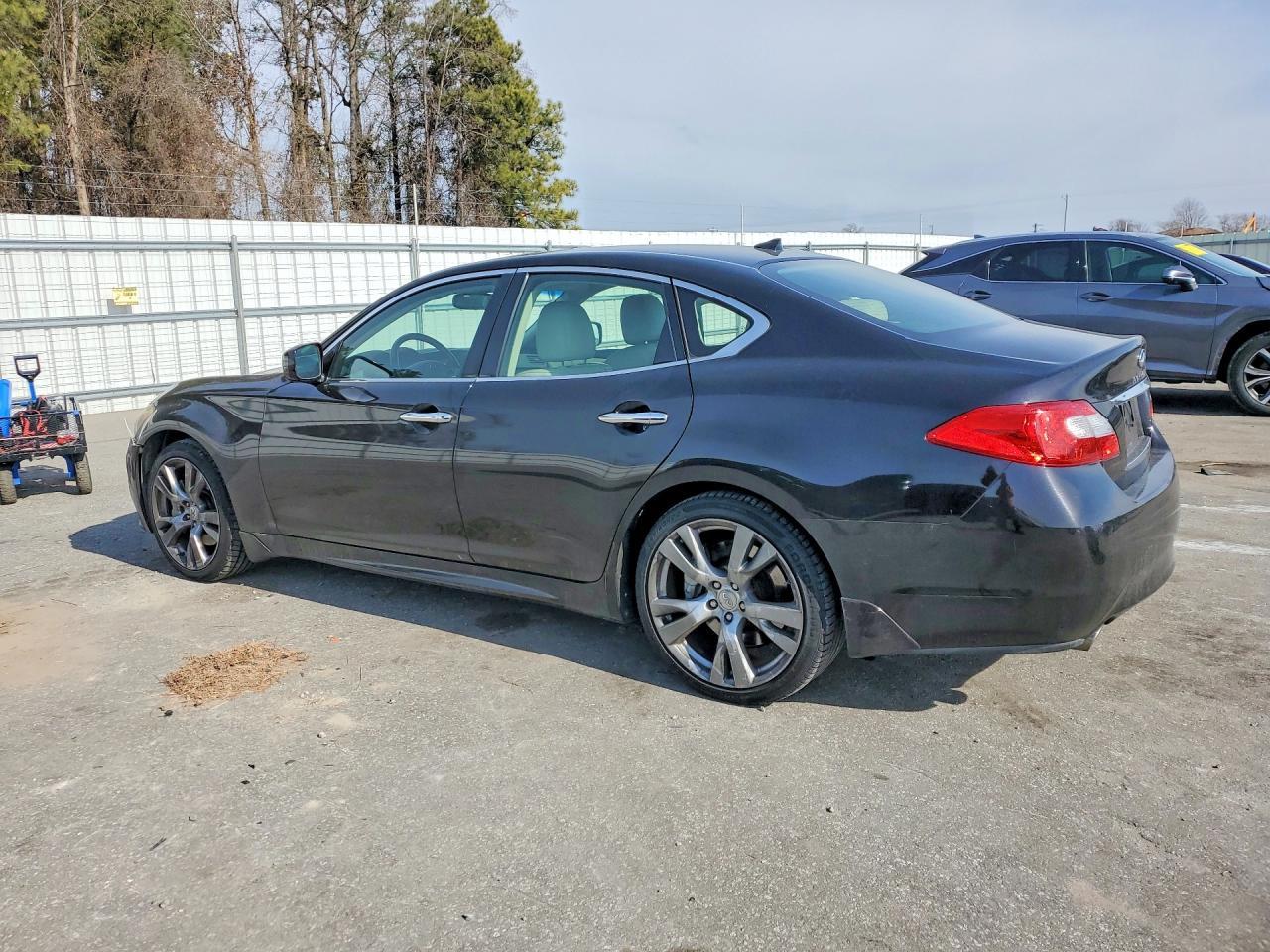 2011 INFINITI M37