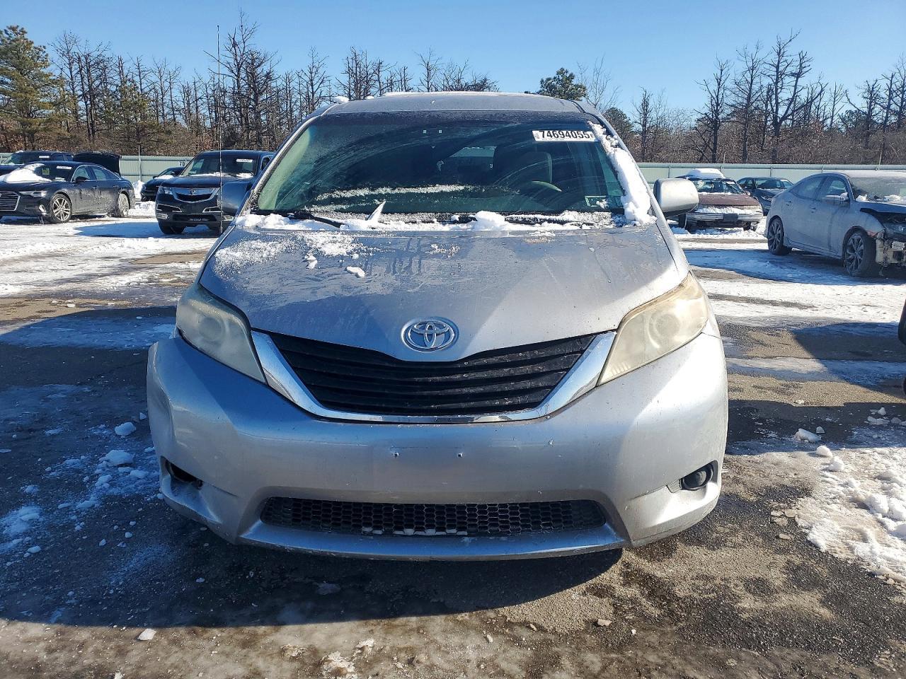2012 TOYOTA SIENNA